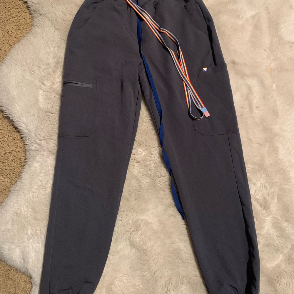 NWOT Figs women’s Zamora charcoal Scrub jogger